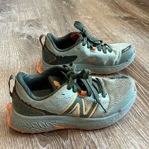 EUC women’s New Balance Hierro trail running sneakers; size 6.5 D